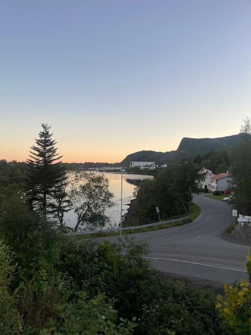 Liten Eldre Og Koselig Studiohybel Svolvær Exterior foto